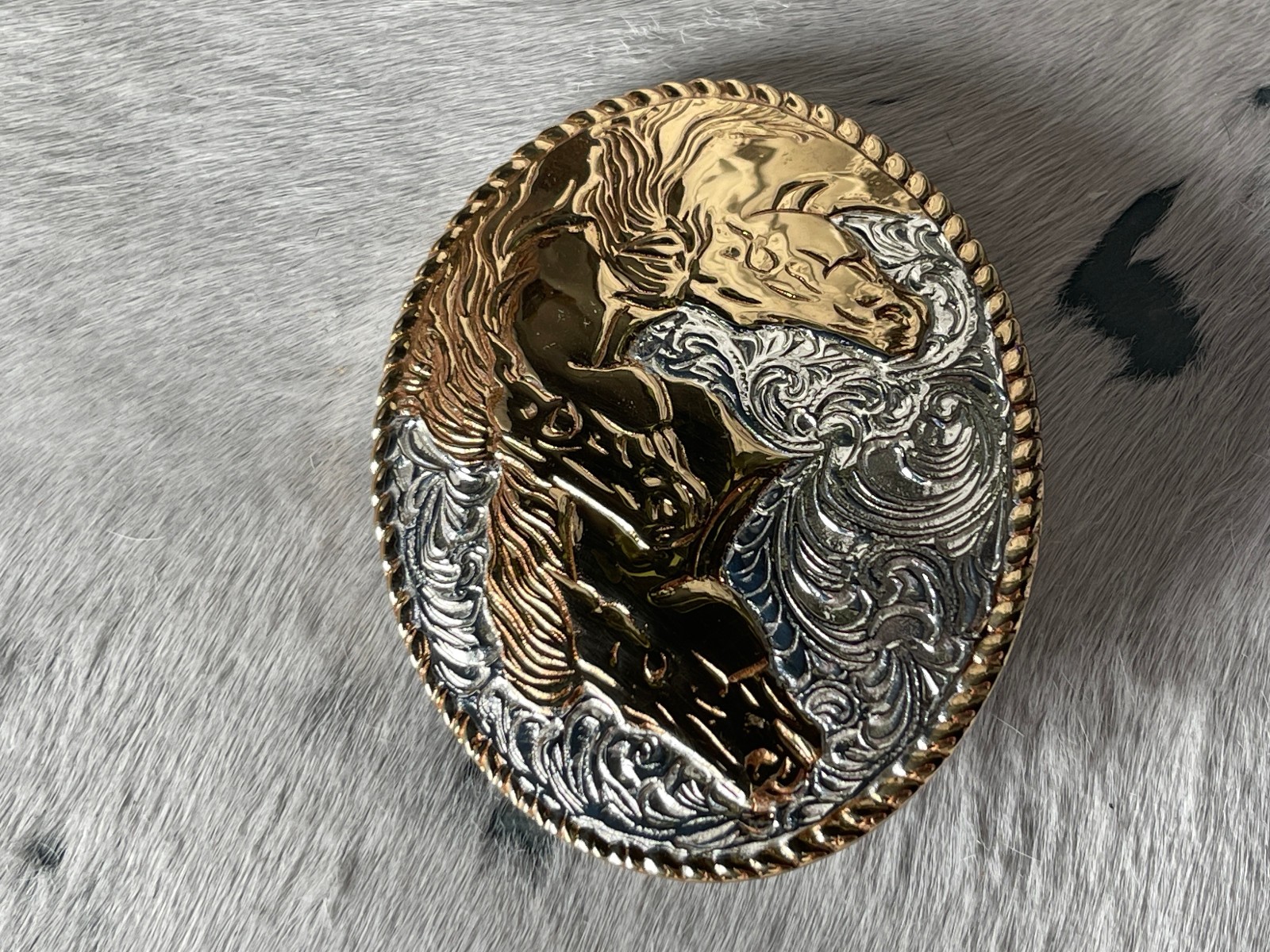 Crumrine Belt Buckle 3.75 x 3 in Horse Trio Oval Silver Engraved Gold 1.75