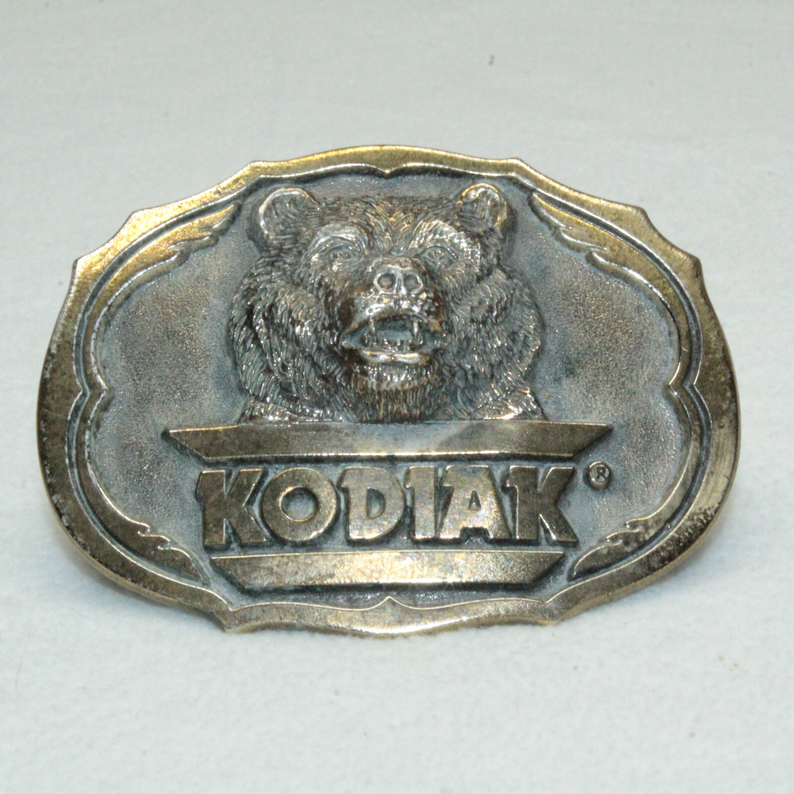 VINTAGE KODIAK GRIZZLY BEAR SMOKELESS TOBACCO BRASS BELT BUCKLE (made in USA)