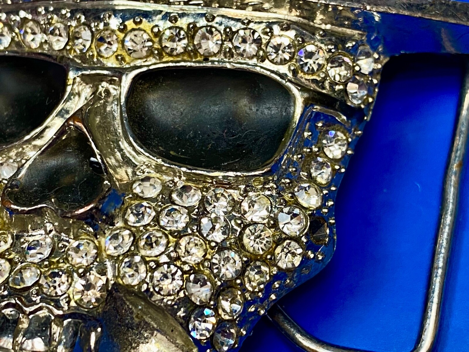 Figural Skull In Top Hat – Major Blue & White Rhinestone&rsquo;s! Belt Buckle