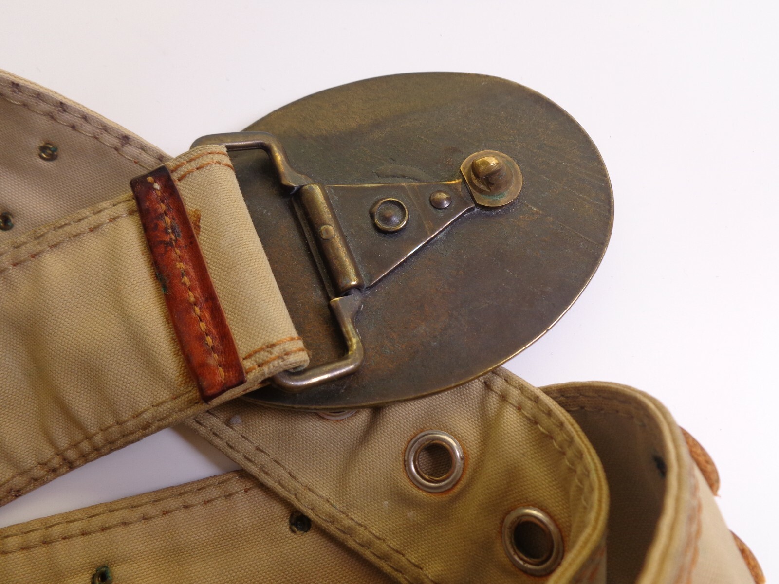VTG RARE HUGO BOSS LEATHER NATIVE AMERICAN INDIAN CHIEF HEAD BELT BUCKLE 42,9&Prime;