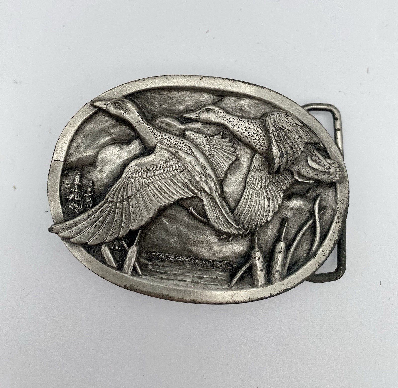 VTG Siskiyou Flying Geese Pewter Belt Buckle Wildlife Waterfowl USA Ducks