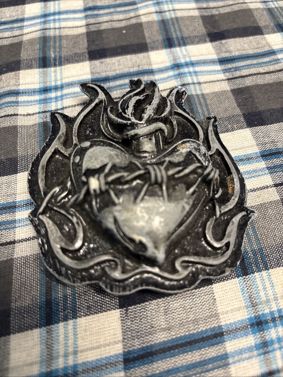 HEAVY METAL MFG. Belt Buckle Flaming Heart Barb Wire Metal DD2