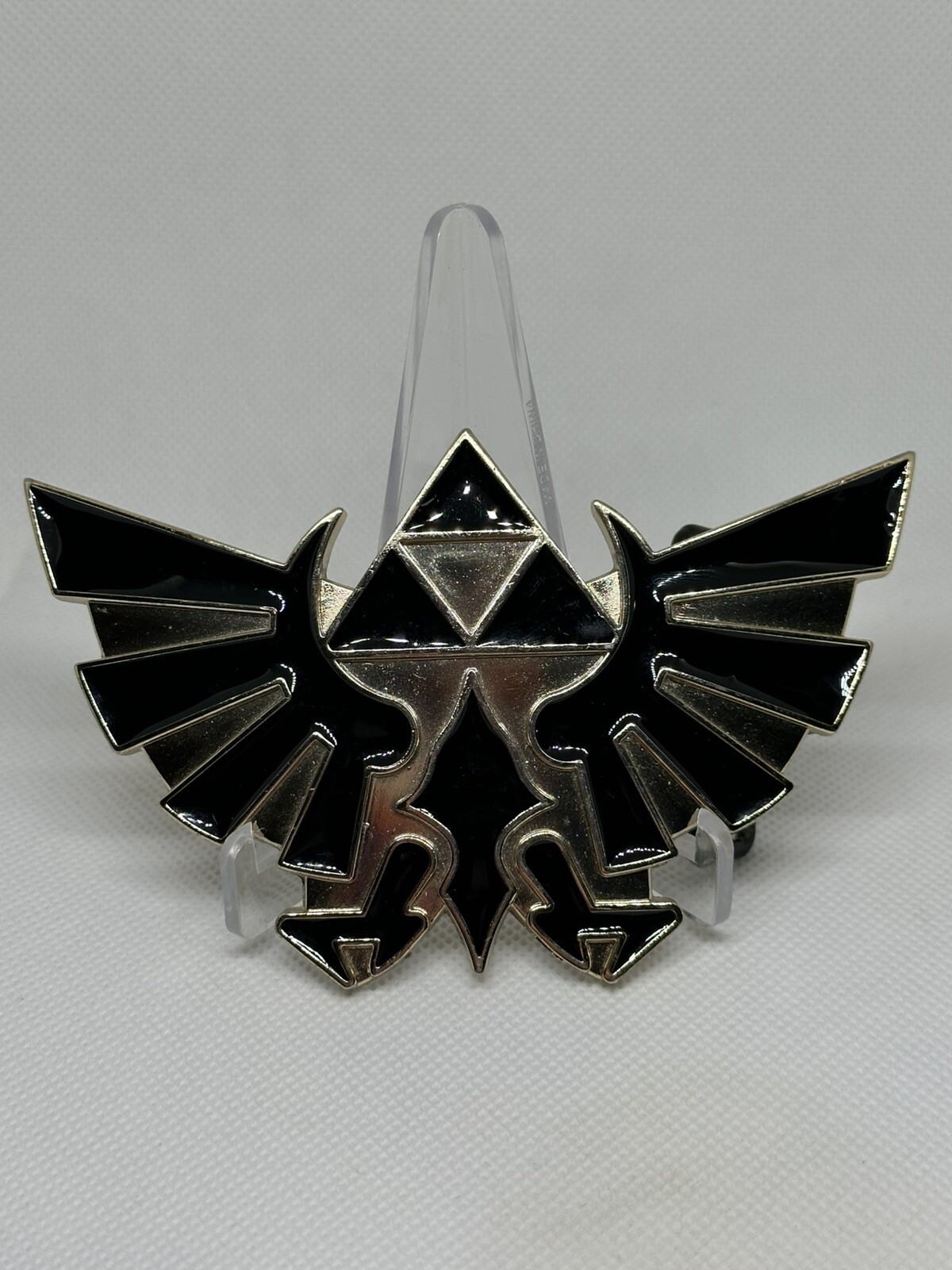 THE LEGEND OF ZELDA Black & Gold Color Triforce 2011 Nintendo METAL BUCKLE