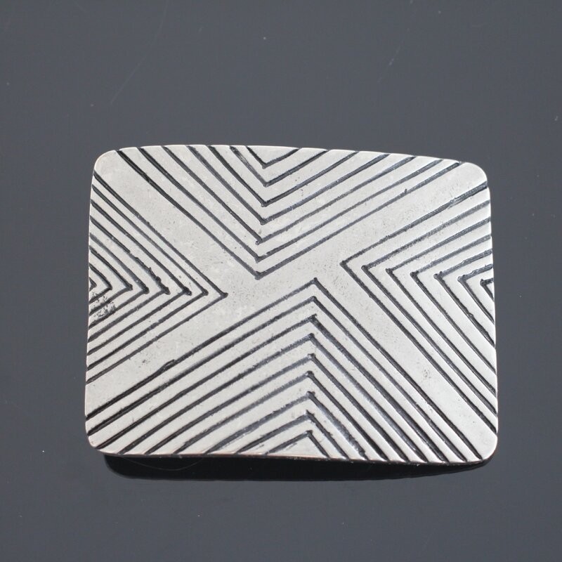 Geometric Line Belt Buckle with Cross Pattern in Gunmetal Design