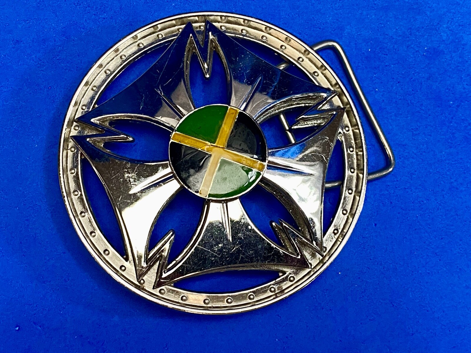 Spinning Moving Round Wheel Green Black Yellow Flag? Color Belt Buckle
