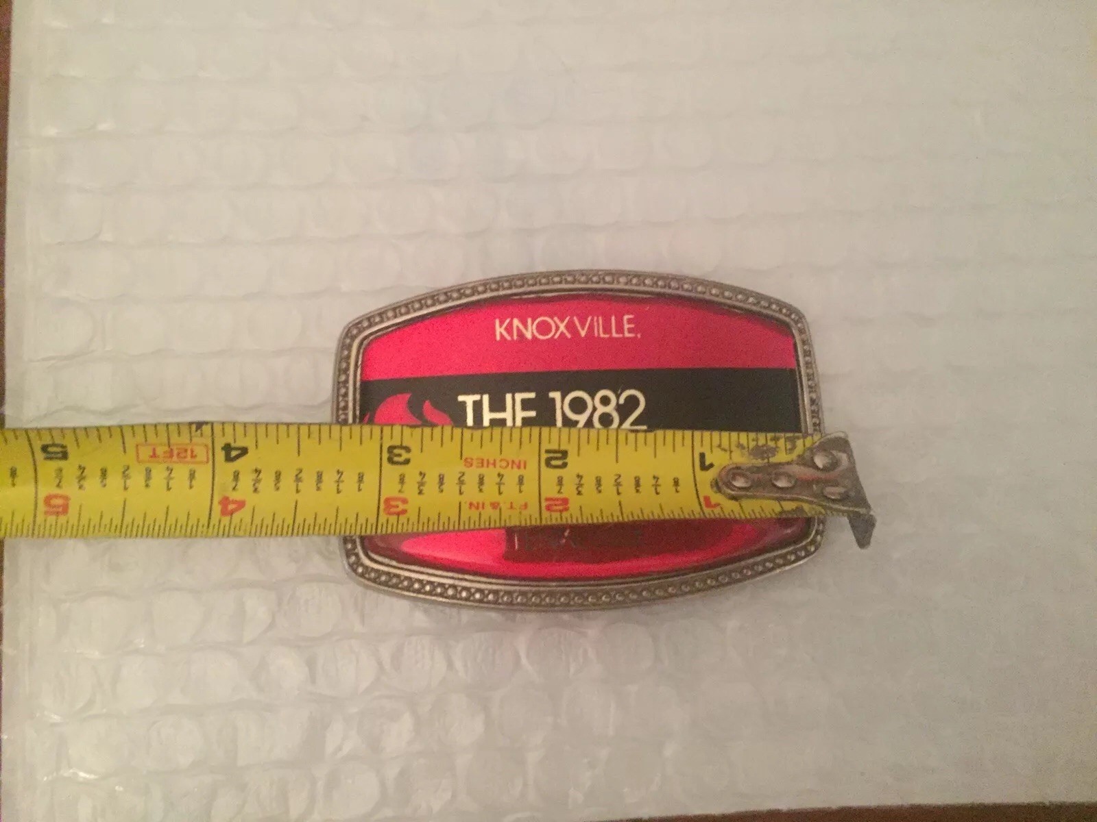 THE 1982 WORLDS FAIR – KNOXVILLE TENNESSEE BELT BUCKLE – red black gold