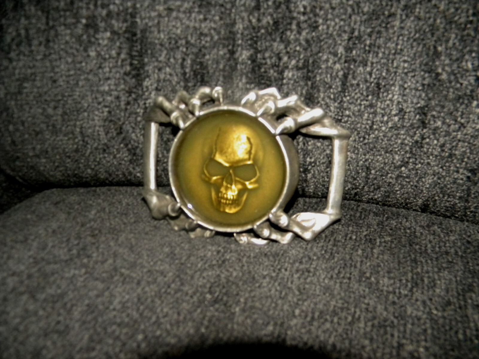 MEN&rsquo;S HEAVY PEWTER GREEN RESIN SKULL HANDS BIKER BELT BUCKLE
