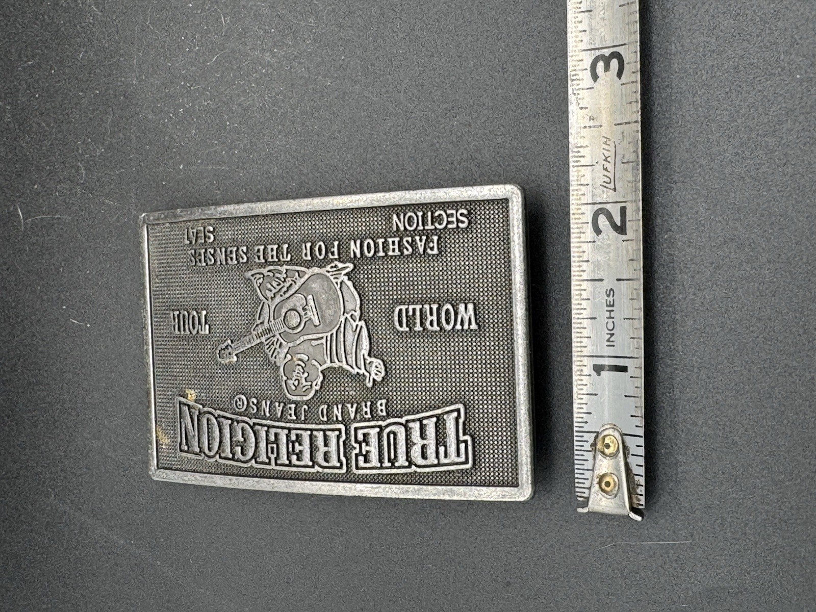 True Religion « World Tour » metal plaque belt buckle