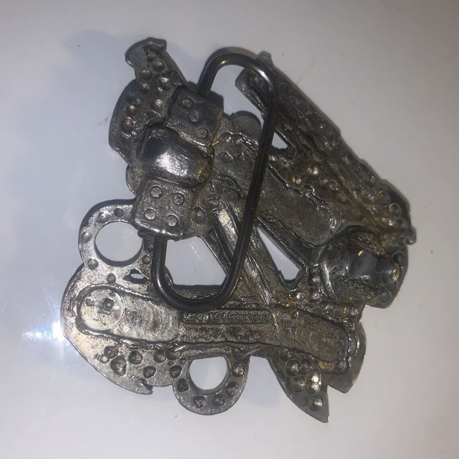 2002 Mobtown Belt Buckle Love Thy Neighbor Gun & Dagger Silver Tone Sb1