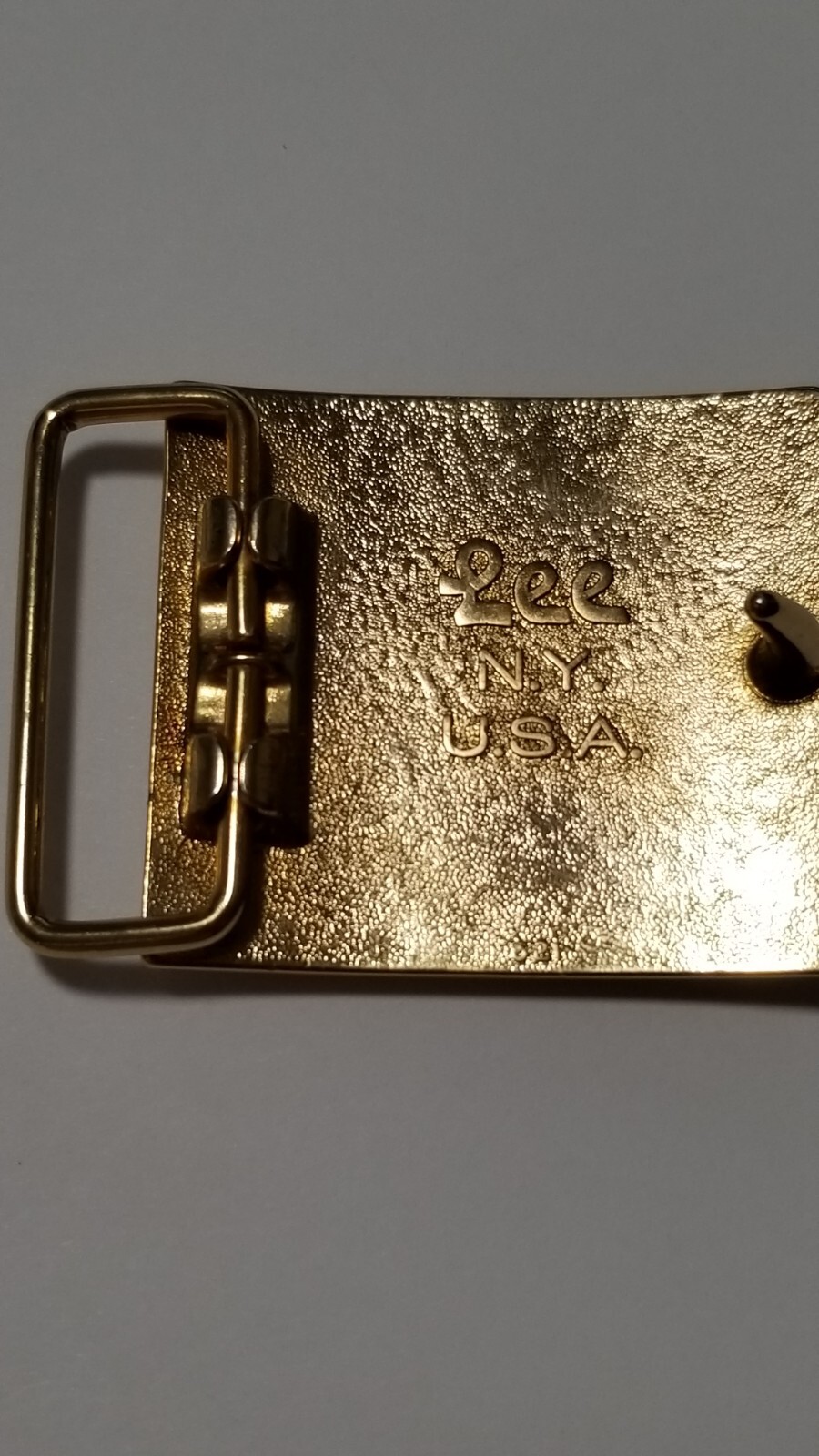 VINTAGE LEE NY BELT BUCKLE WITH BOAT GOLDTONE .MADE IN U.S.A. SIGNED