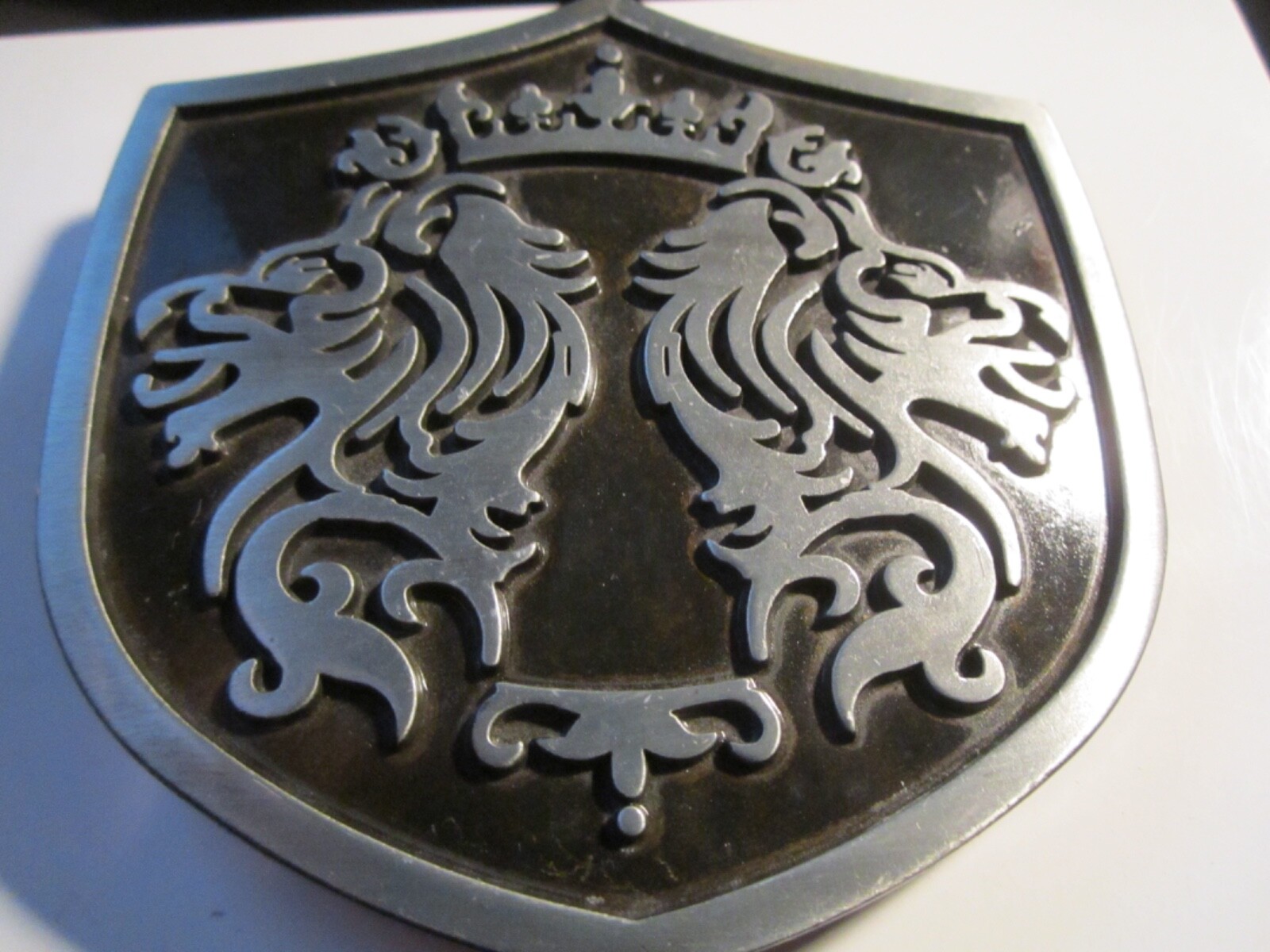 VINTAGE UNKNOWN HISTORICAL CREST THEME BELT BUCKLE – LARGE – GW-13