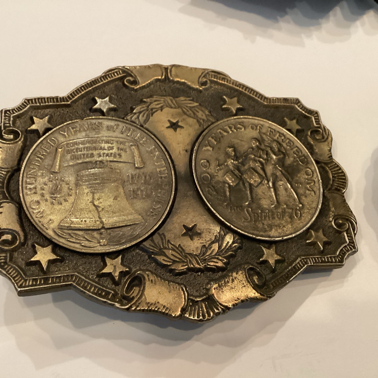 Men’s Belt Buckle Lot (3) – Arrowhead, BiCentennial Comm. Coins , Wolf Pack