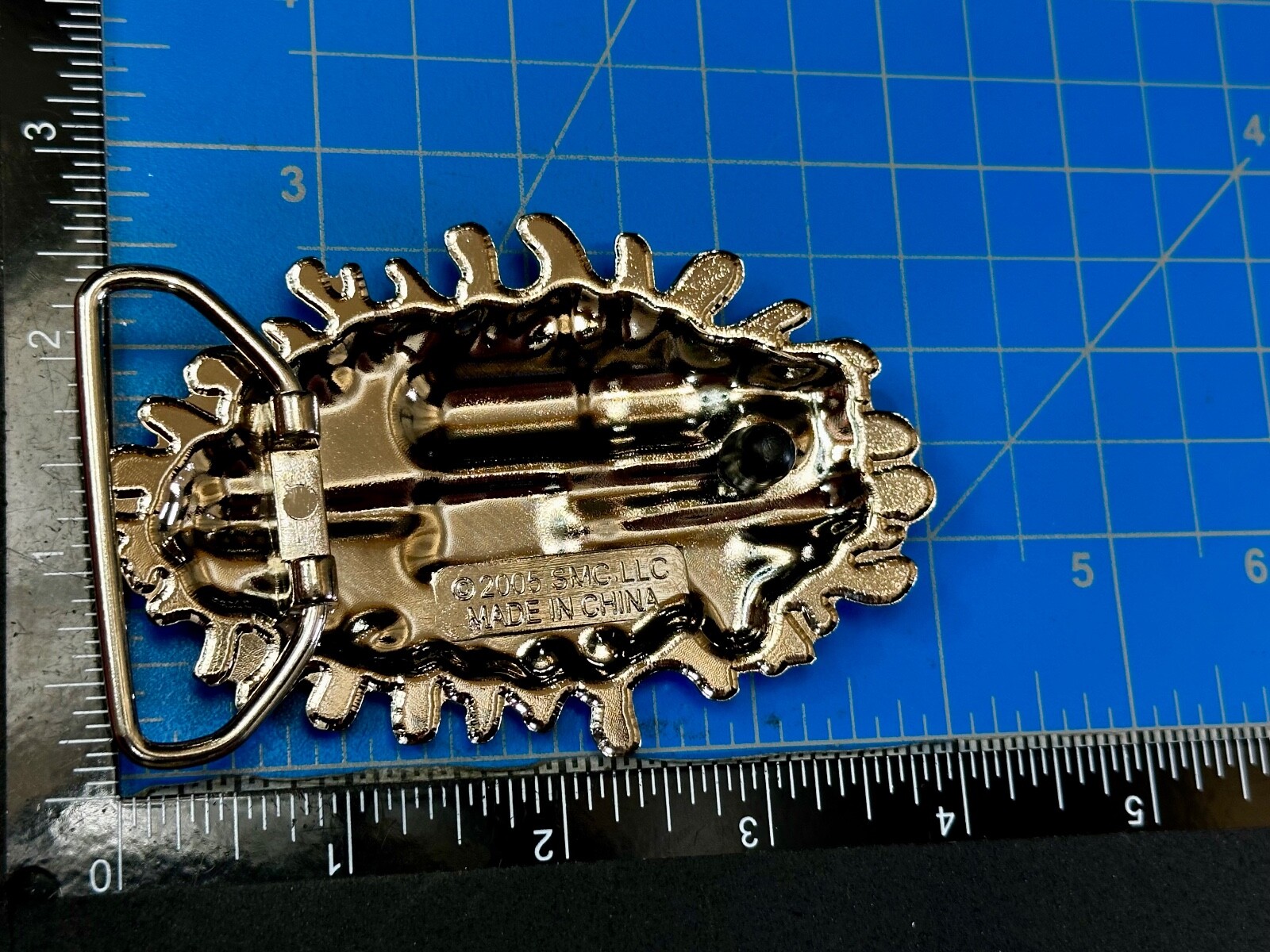 Water Squirt Gun – Alien Martian Shooter! Silver color 2005 SMC Gun Belt Buckle