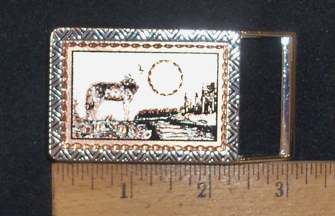 2 1/2&Prime; DRESS SIZE BELT BUCKLE W/COPPER & SILVER-PLATE WOLF HOWLING AT MOON SCENE
