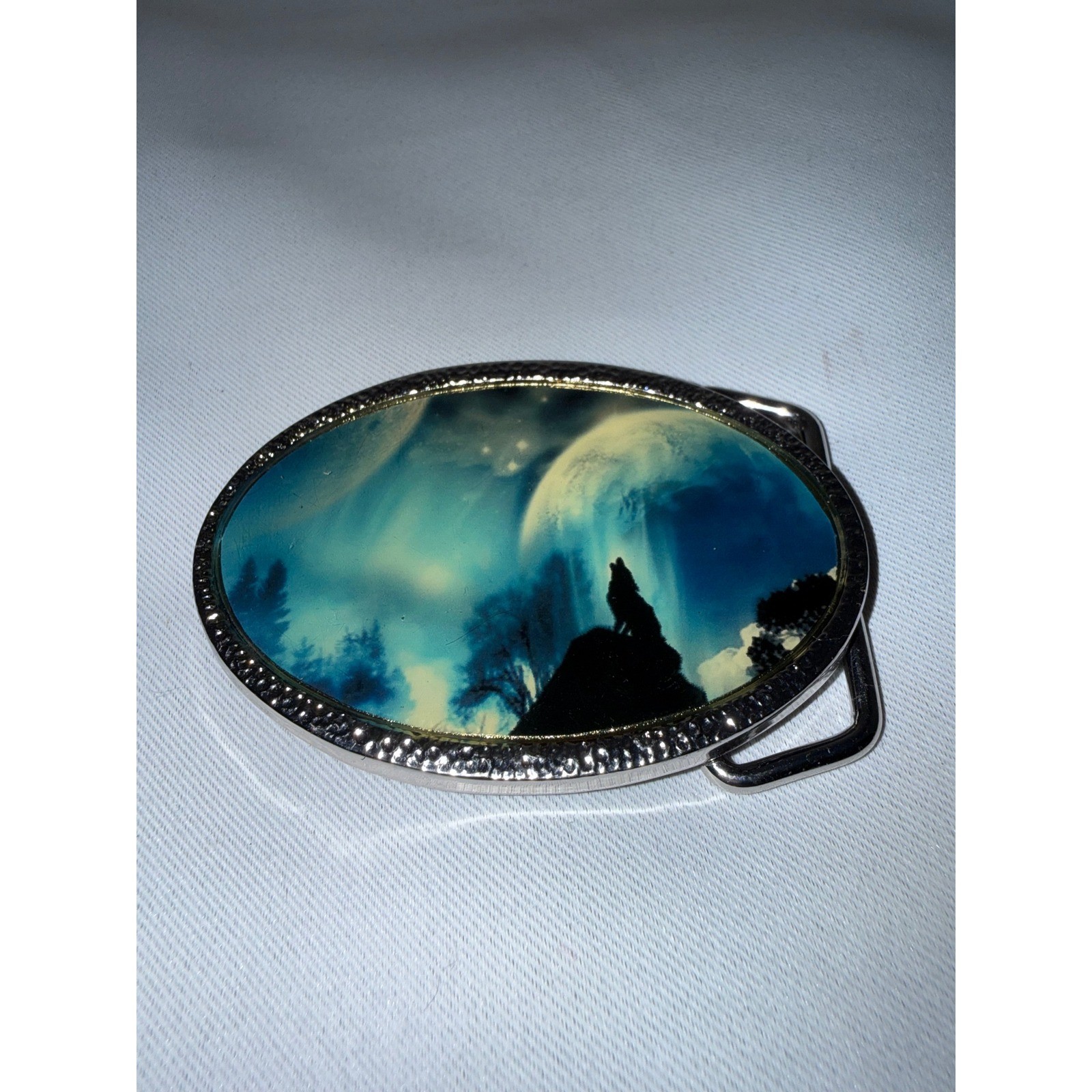 Wolf Howling at Moon Aurora Borealis Oval Belt Buckle Silver Tone Western Style