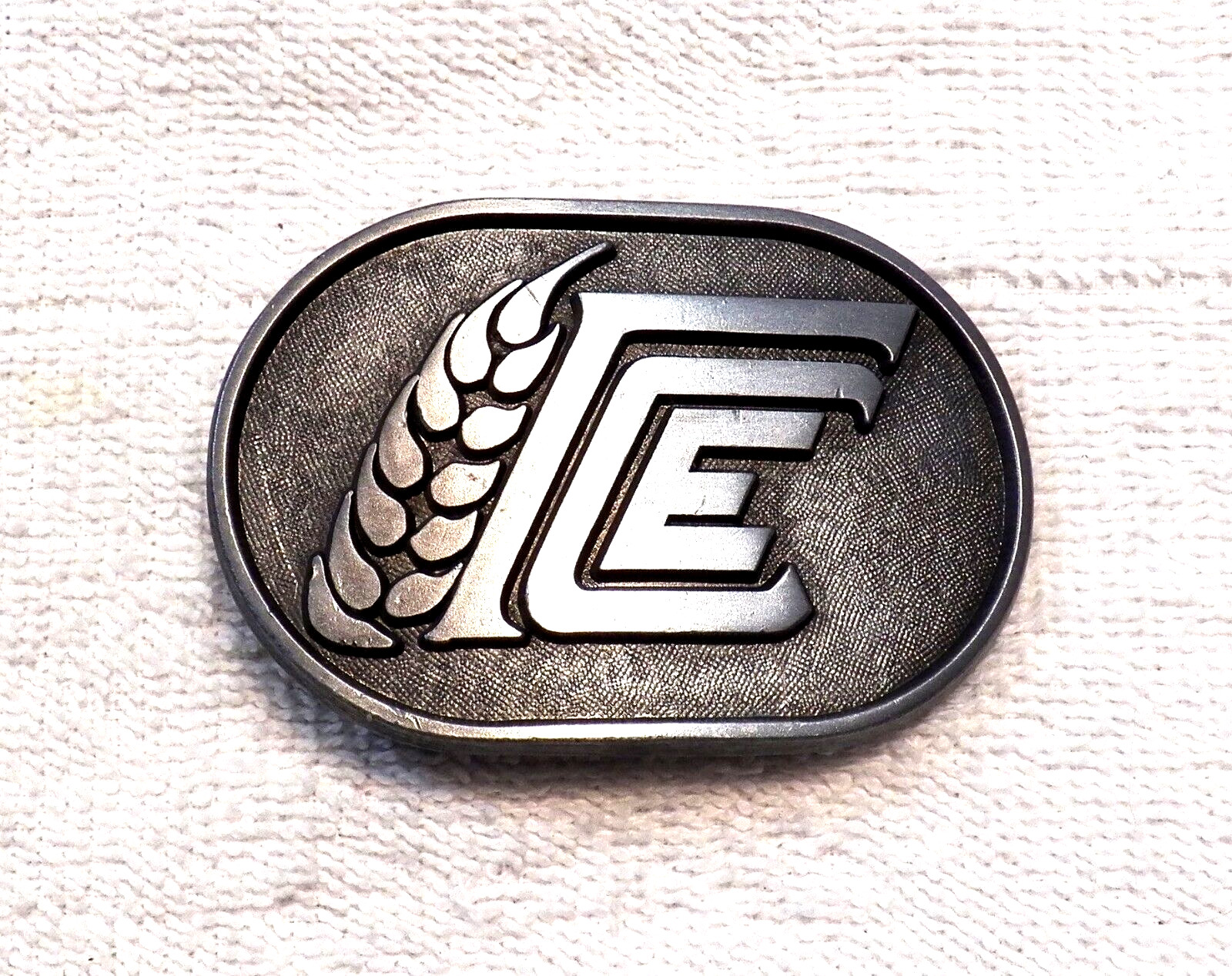CLASSIC BELT BUCKLE FARMERS COOP EQUITY CO « SWAZEY » LMT ED #341 OF 700 BB18