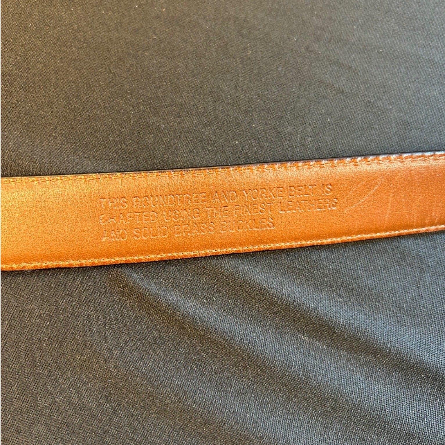 Roundtree and yorke brass buckle all leather crocodile embossed belt old money