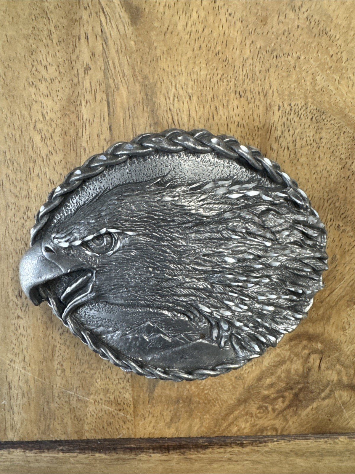AMERICAN EAGLE HEAD ATTACKING BEAK SILVER COLOR VINTAGE 1993 EGE BELT BUCKLE USA