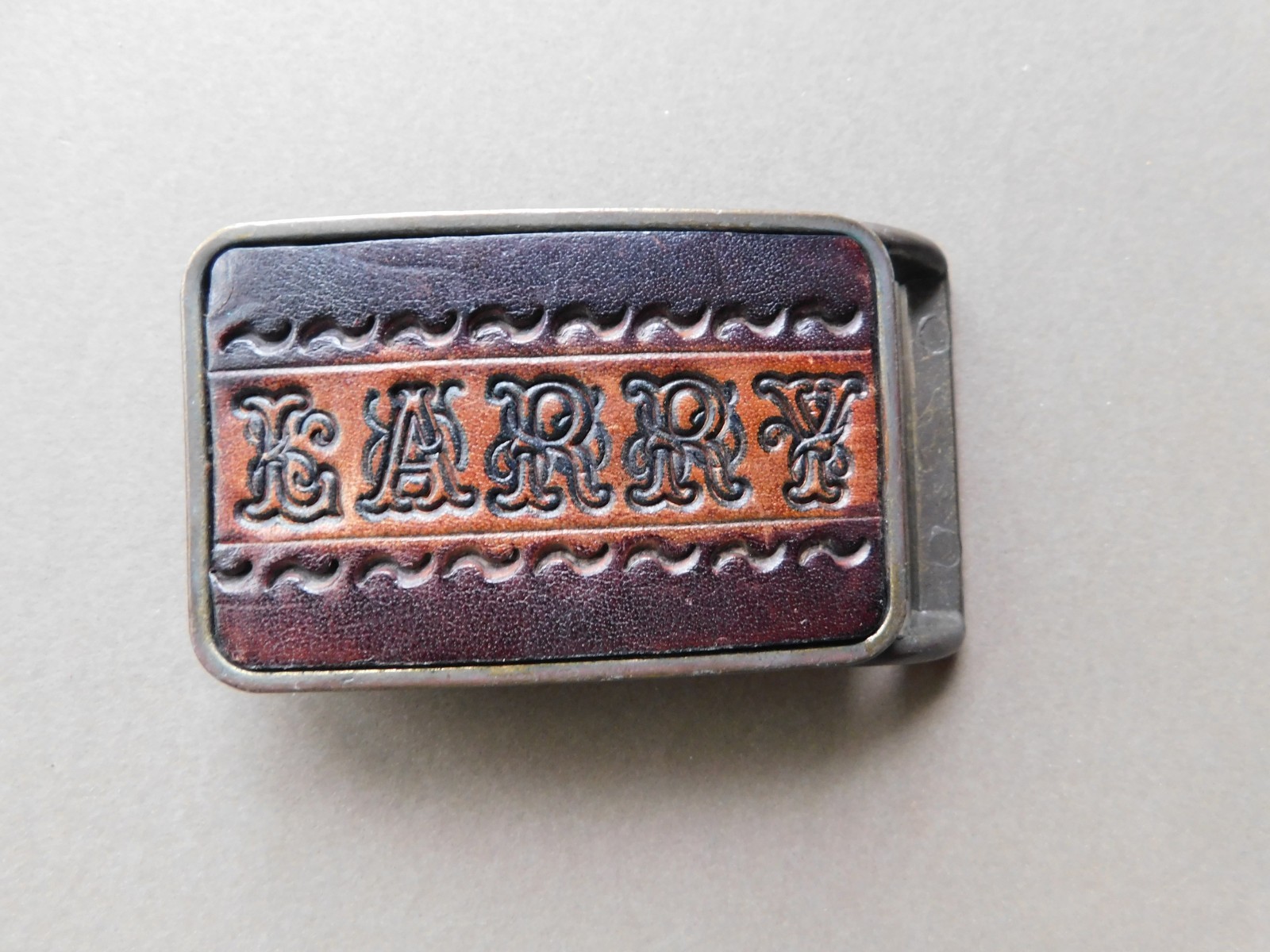 Belt Buckle – Tooled Leather  » Larry  » on Bronze tone buckle