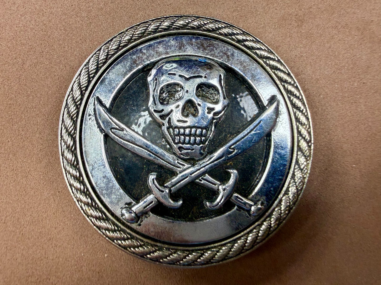 Skull and Crossed Swords Rope Pattern Border Silver Color Round Belt Buckle