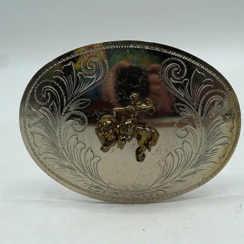 Western Silver Tone Oval Belt Buckle Gold Tone Bronc Rider Engraved Scroll 3.75&Prime;