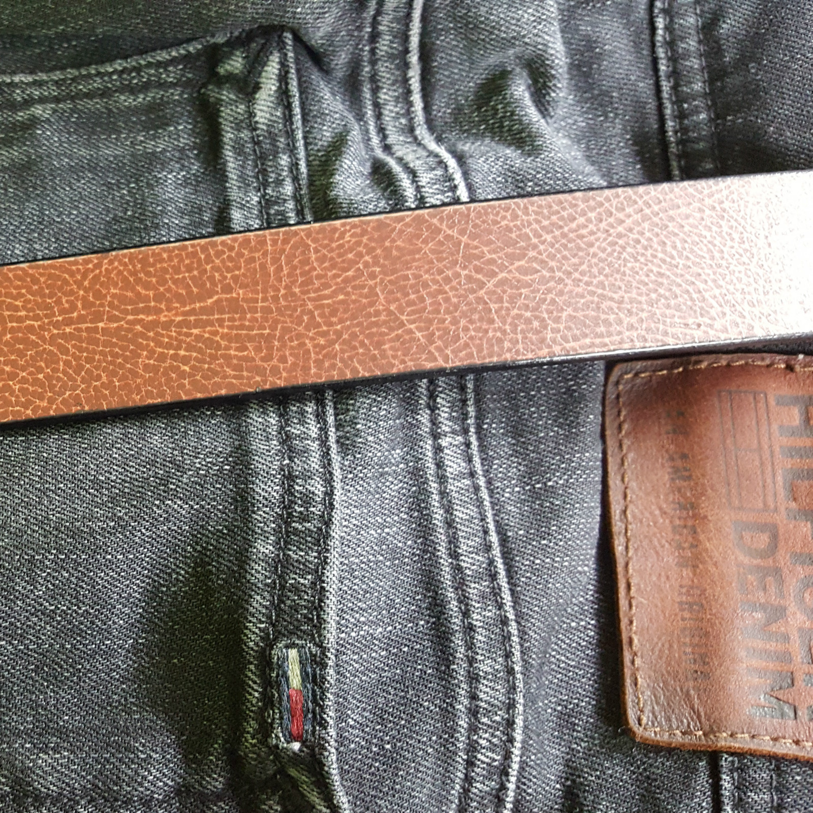 Mens Leather Reversible Belts Metal Buckles – Black Brown Tan – Sizes 26&Prime; – 60&Prime;