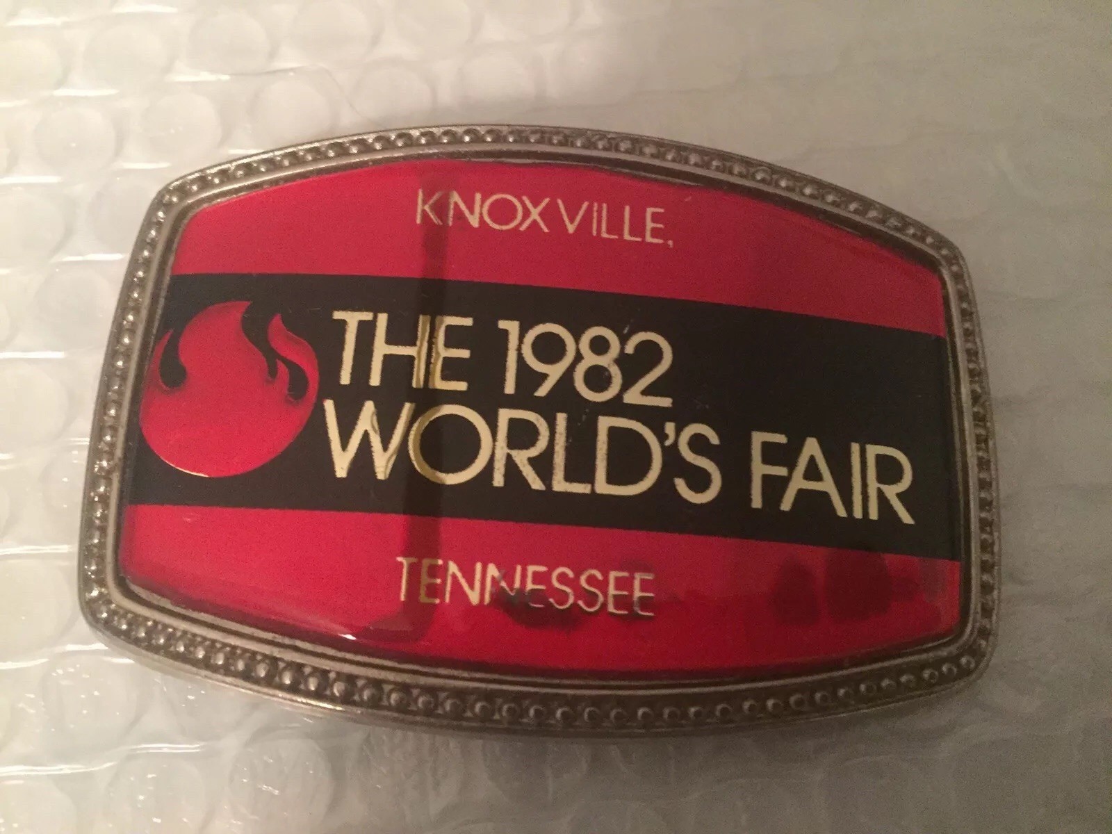 THE 1982 WORLDS FAIR – KNOXVILLE TENNESSEE BELT BUCKLE – red black gold