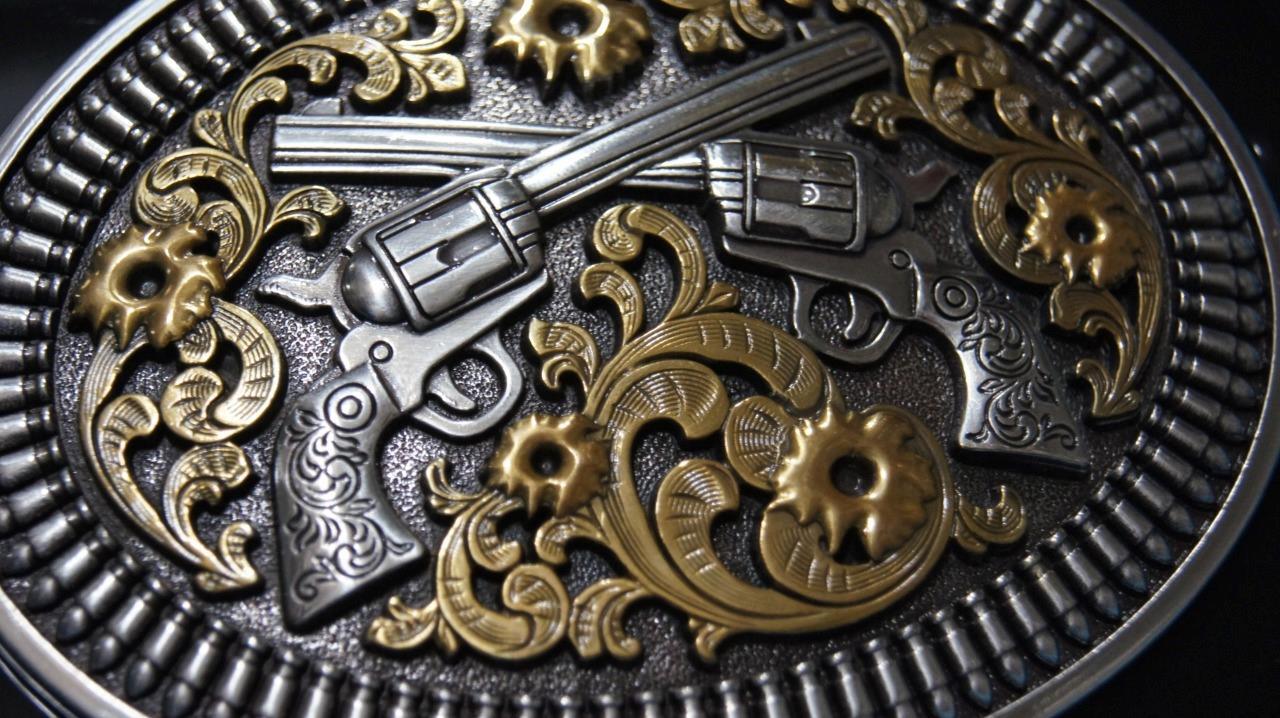 Nocona M&F Western Revolver Guns and Shells Oval Belt Buckle 37009