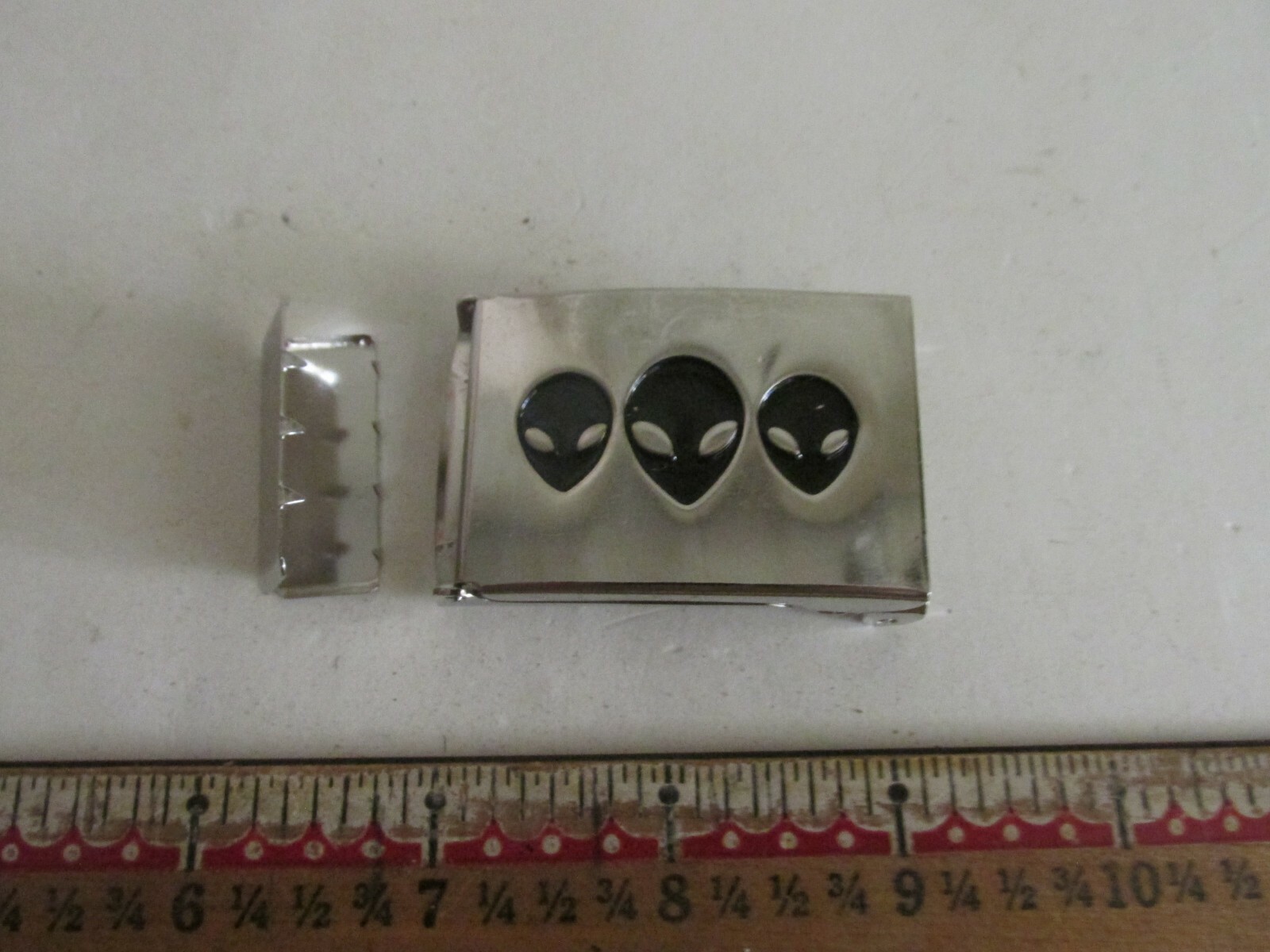 Alien Head Clip On Replacement Belt Buckle 30MM 1 3/8 inch