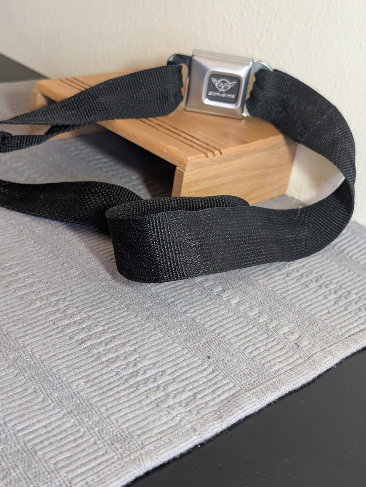 CORVETTE LOGO SEATBELT STEEL BUCKLE BELT – EXPANDABLE UP TO 36INCHES-GENTLY USED