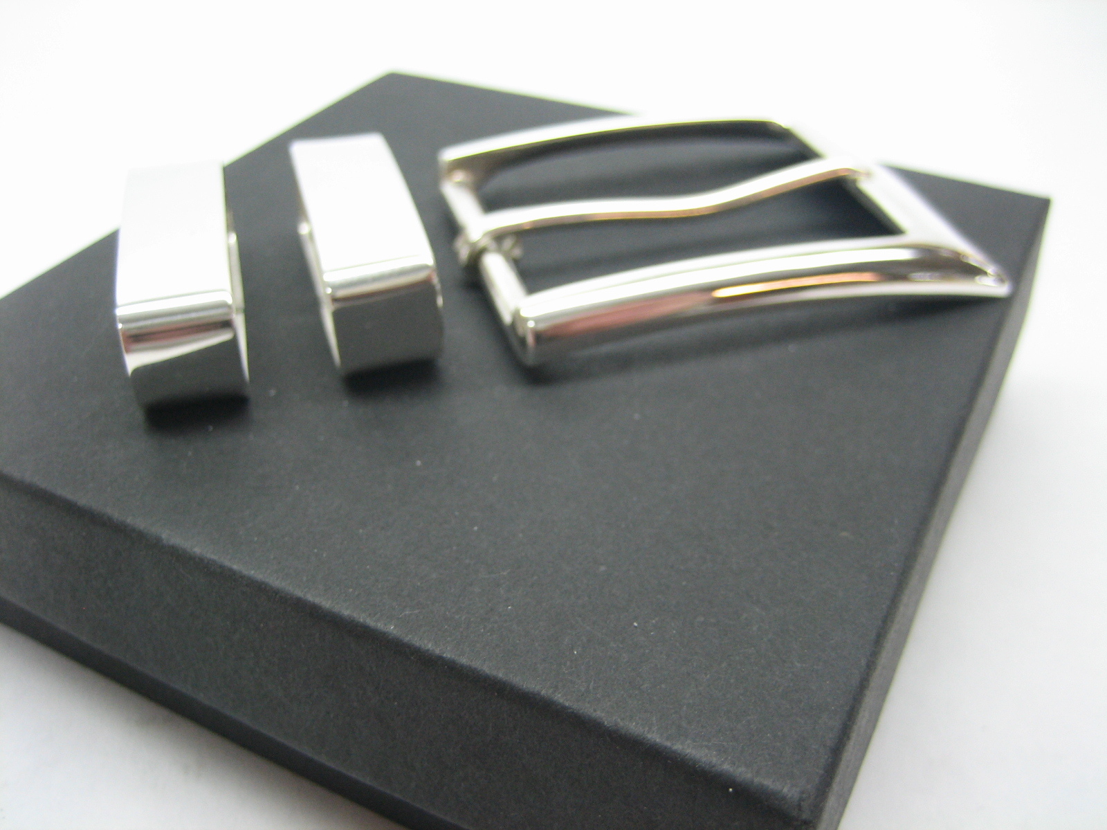 Sterling silver 925 three piece buckle set and Genuine Lizard 30 mm belt U.S.A..