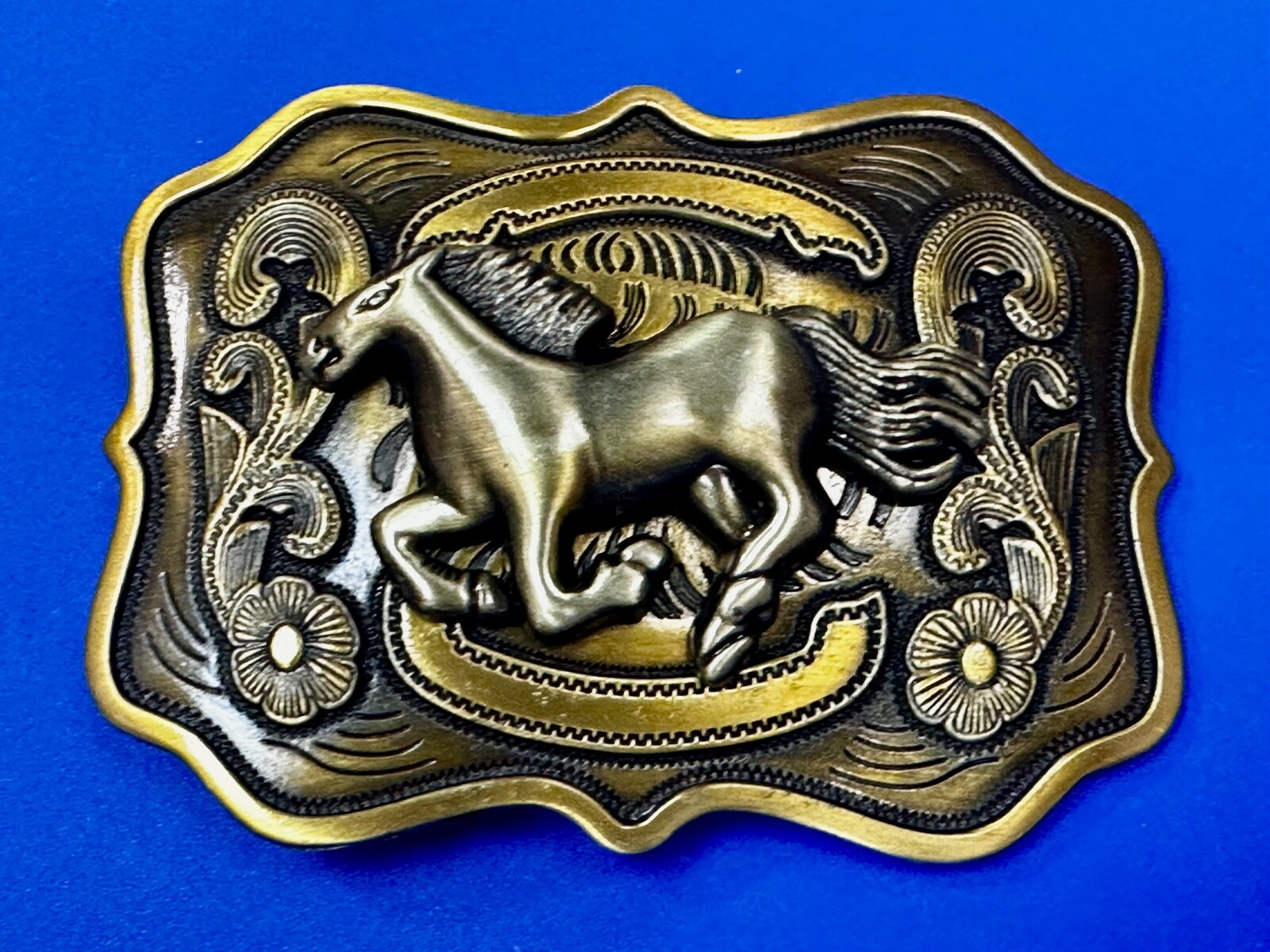 Running Horse Mustang Award Trophy Style Large HUGE Rodeo Cowboys Belt Buckle