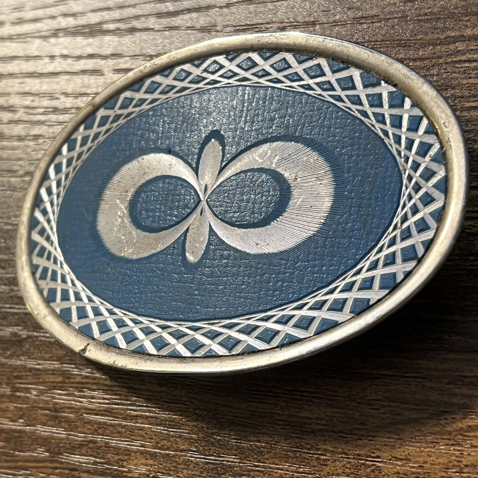 Vintage Western Blue, White Silver Etched Pattern With Rope Boarder B19