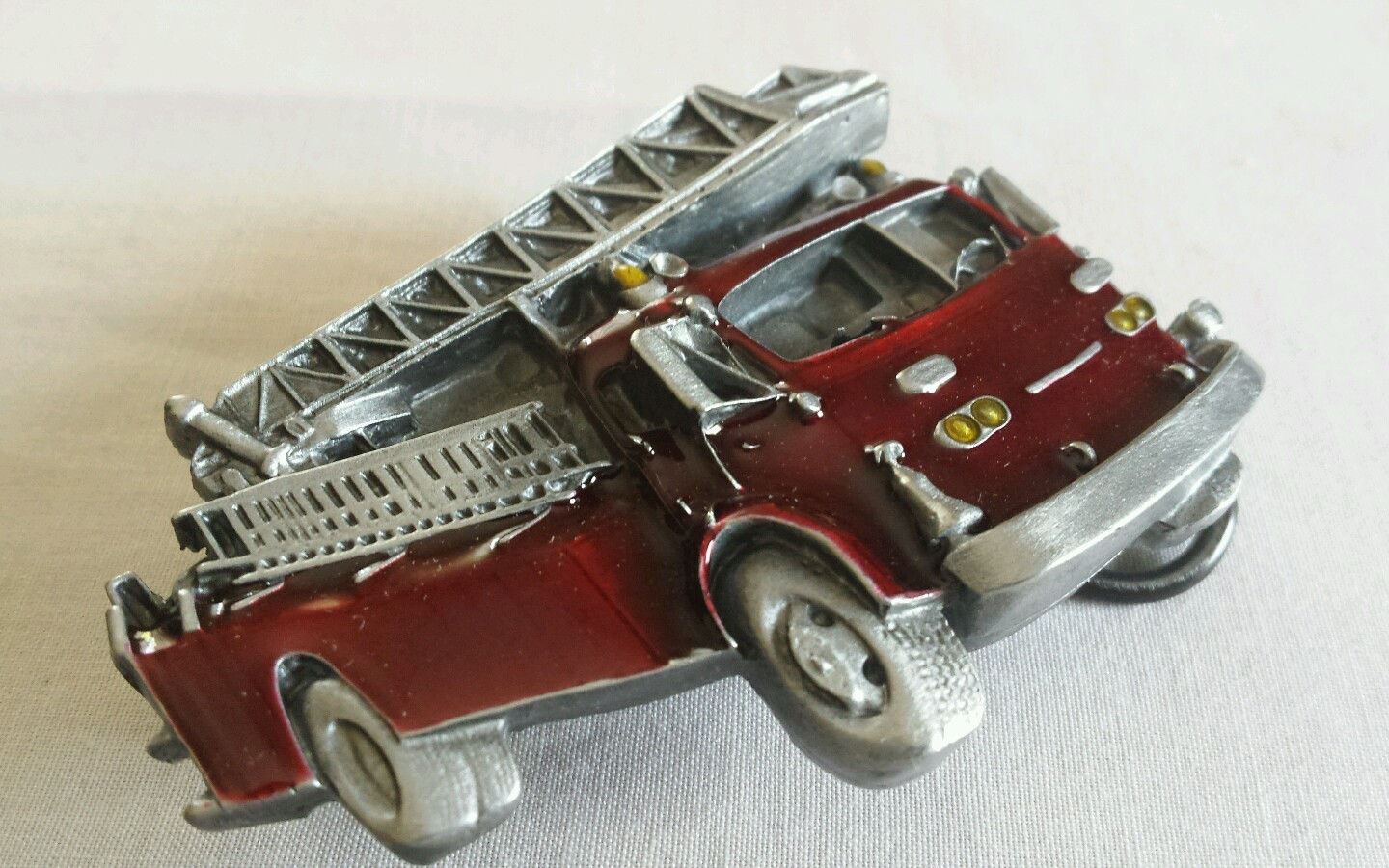 RED FIRE LADDER TRUCK SHAPED CUTOUT BELT BUCKLE BERGAMOT BRASS WORKS USA 1978