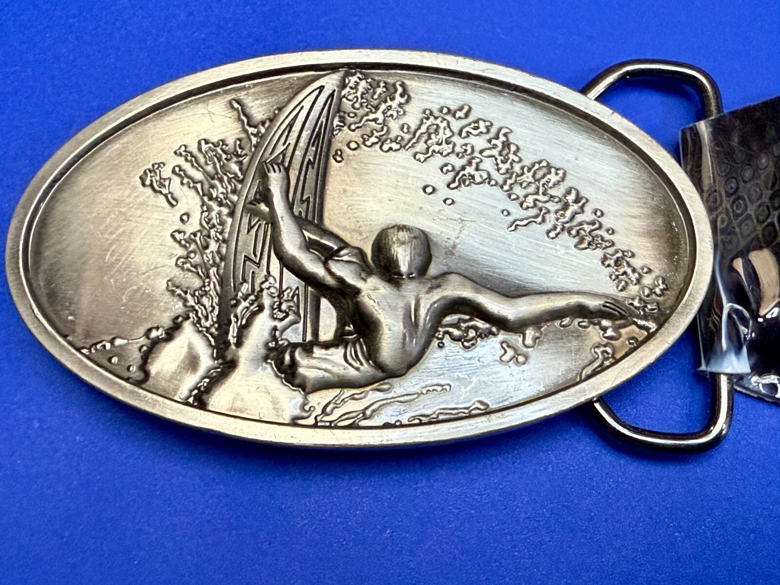 Surfing Surfers Crashing Ocean Wave NOS Silver Moon 2005 Mens Belt Buckle