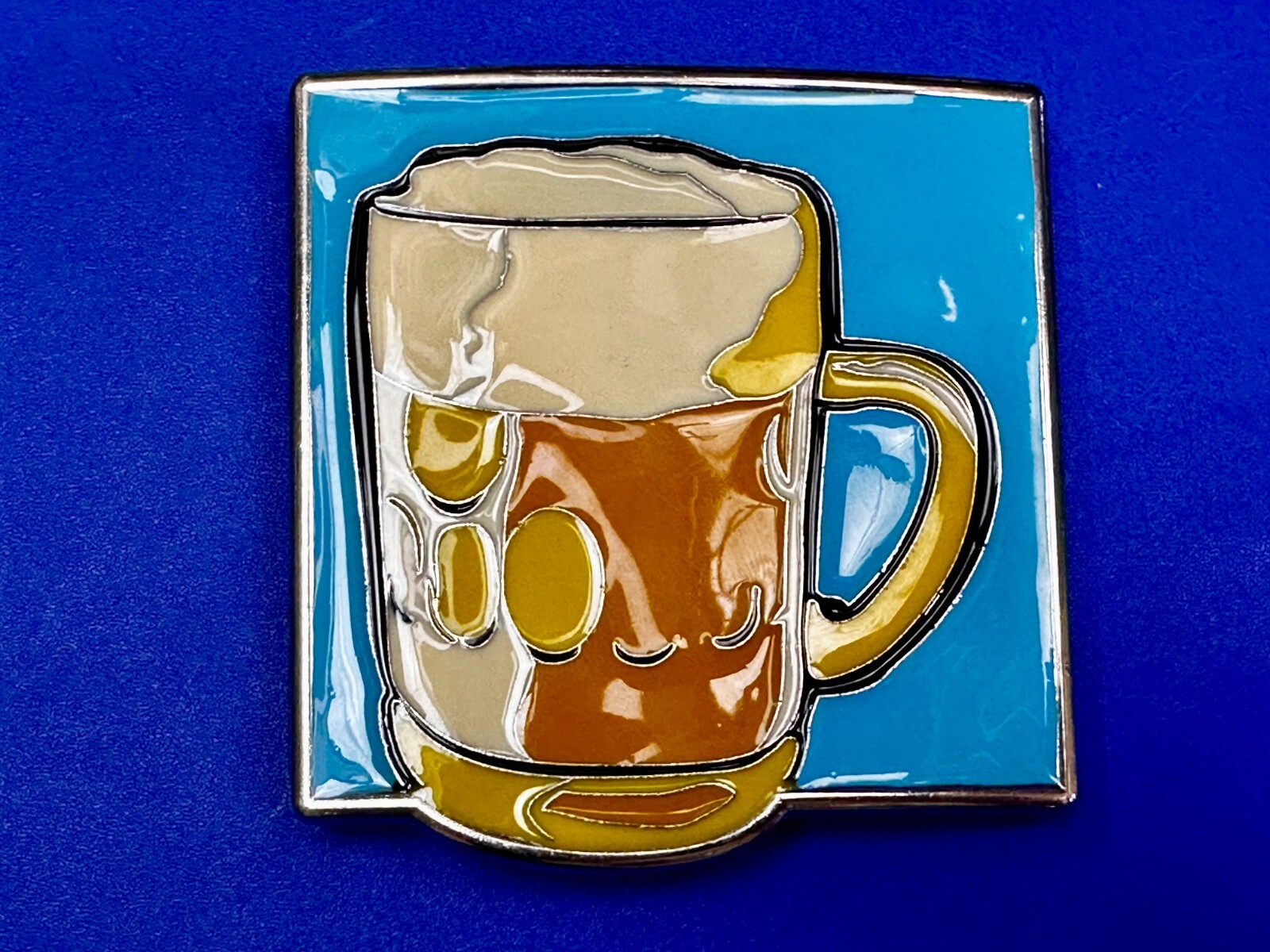 Drinking Glass Beer Mug Overflowing Beer Novelty Bar Gag Gift Belt Buckle
