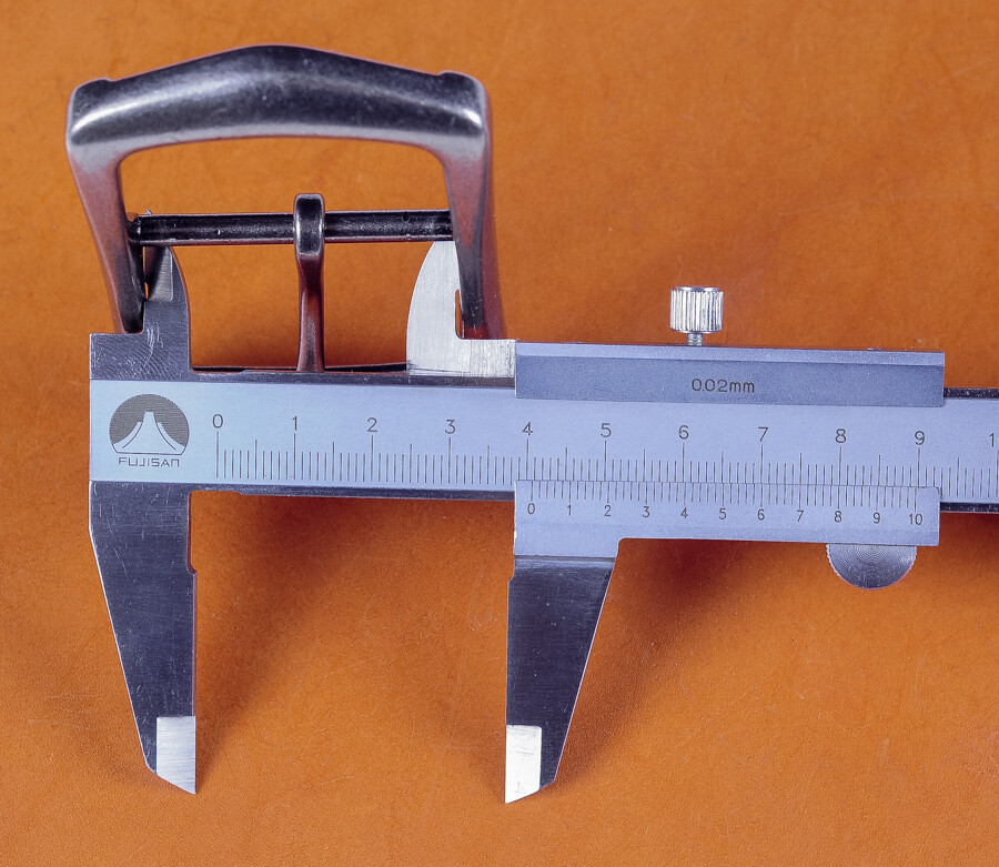 Heavy Duty Silver Finish Oblong Center Bar Belt Buckle Fits 1-1/2&Prime; Leather Belts