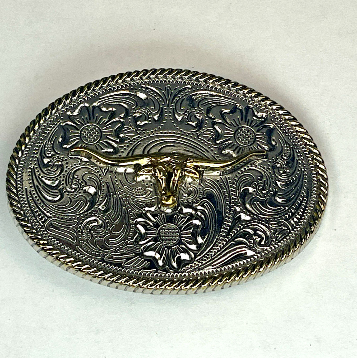 Texas Longhorn Silver & Gold Tone Oval Belt Buckle 2 1/2&Prime; x 3&Prime; Belt 1-1/4&Prime;
