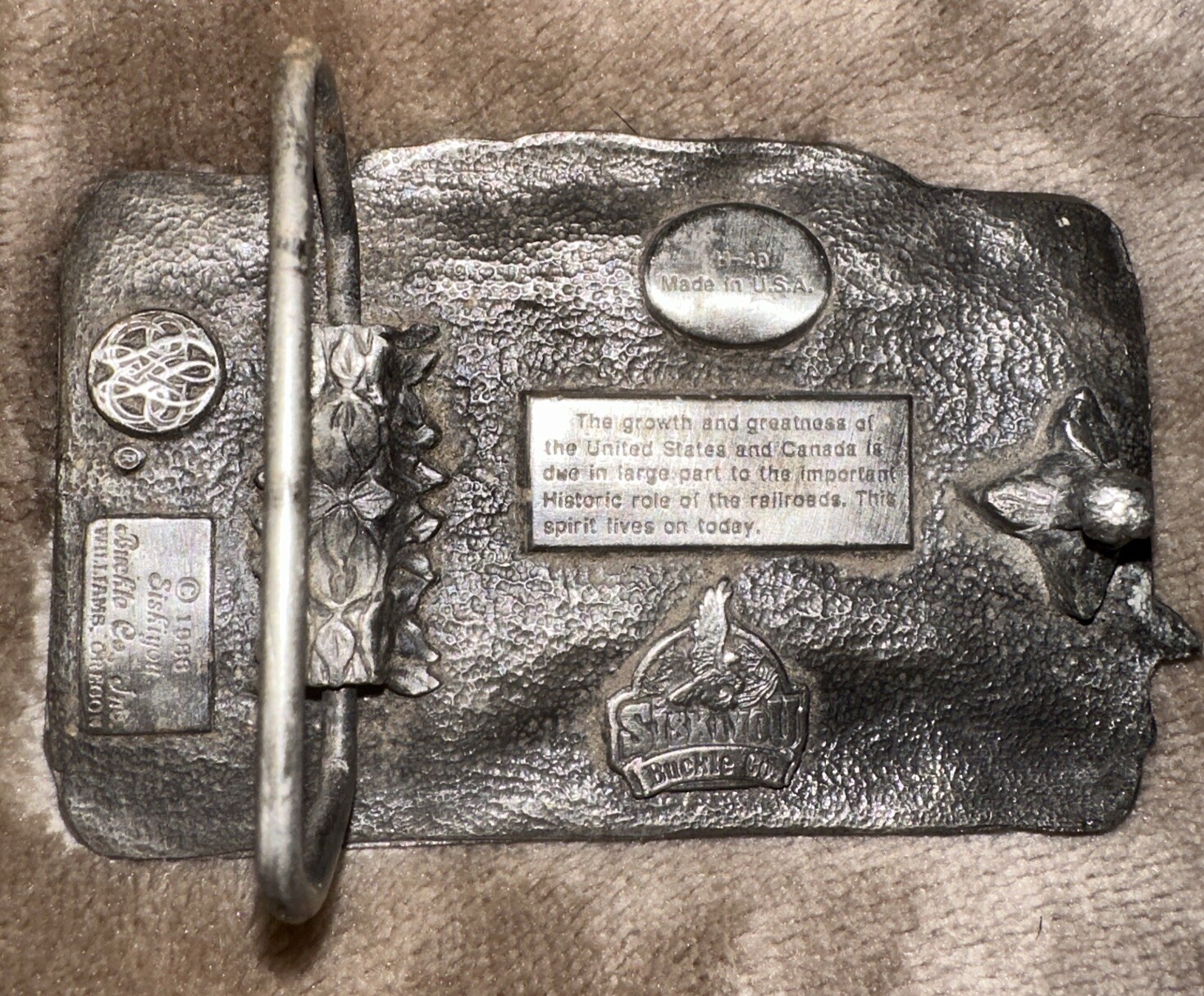 Siskiyou Buckle Company 1986 Steam Engine Train Belt Buckle Silver tone Vtg 3×2”