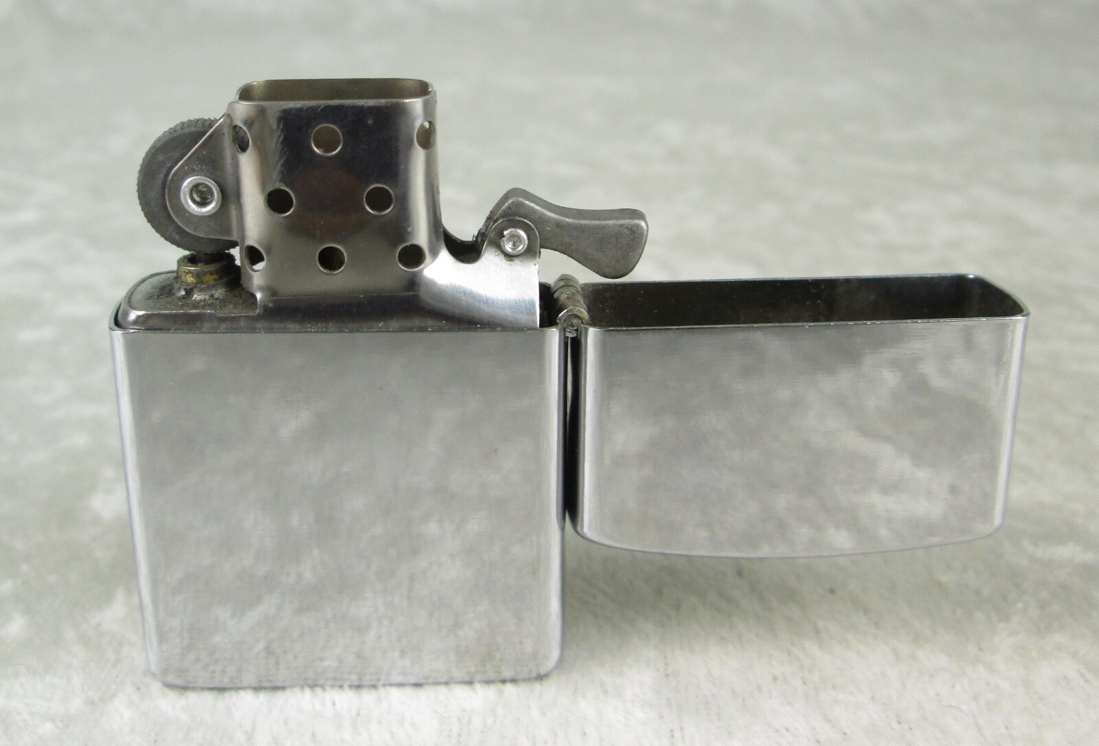 Rock Rebel 2 Revolvers 1 Star Belt Buckle Lighter Holder Pistols Buckle
