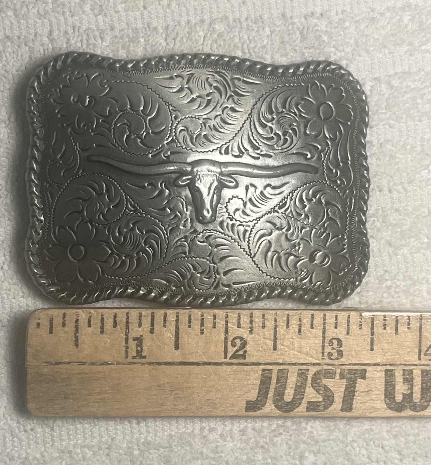 Western Antique Silver Tone Longhorn Rope Edge Floral Motif Belt Buckle