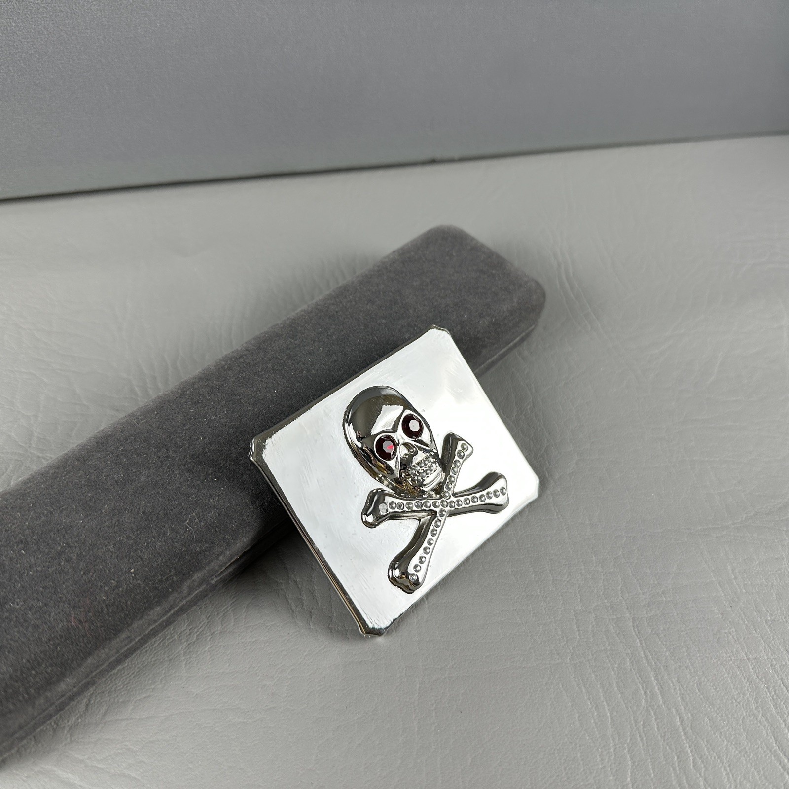 Skull Crossbones Belt Buckle Rhinestone Silver Tone Red Eyes Pirate Goth