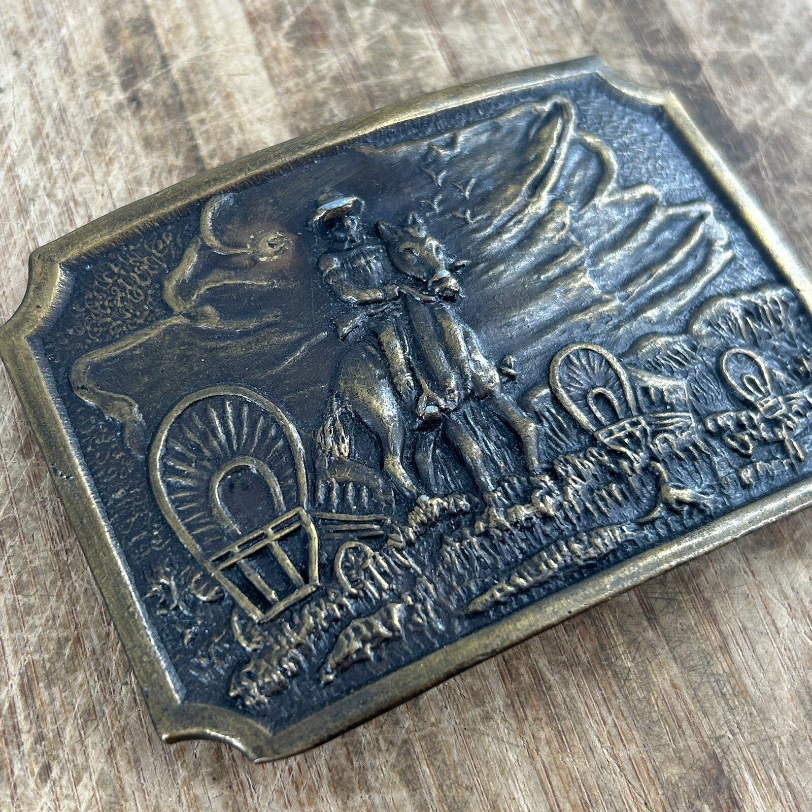 Vtg brass belt buckle western pioneer wagon trail cowboy horse approx 3.5&Prime;x2.5&Prime;