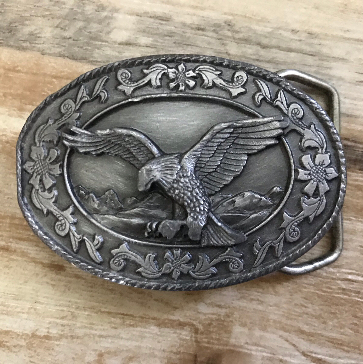 Vintage Siskiyou Buckle Co. Flying American Bald Eagle 1985 Patriotic American