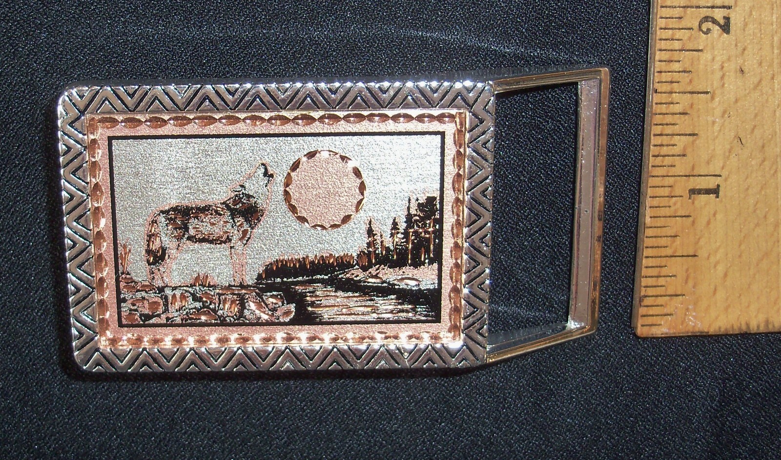 2 1/2&Prime; DRESS SIZE BELT BUCKLE W/COPPER & SILVER-PLATE WOLF HOWLING AT MOON SCENE