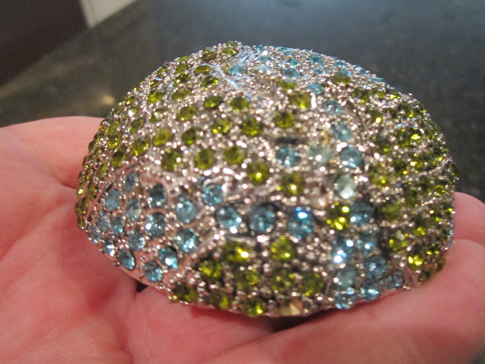 HALF BALL DESIGN BELT BUCKLE COVERED IN BLUE & GREEN SPARKLING CRYSTALS – GW-17