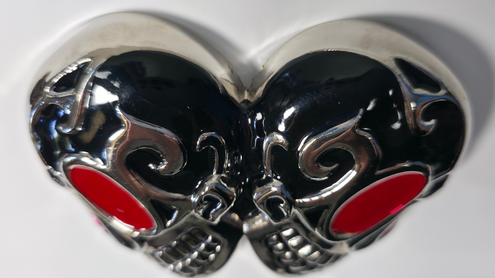 Double Skull Red Eye Glossy Black & Chrome Belt Buckle – NOS