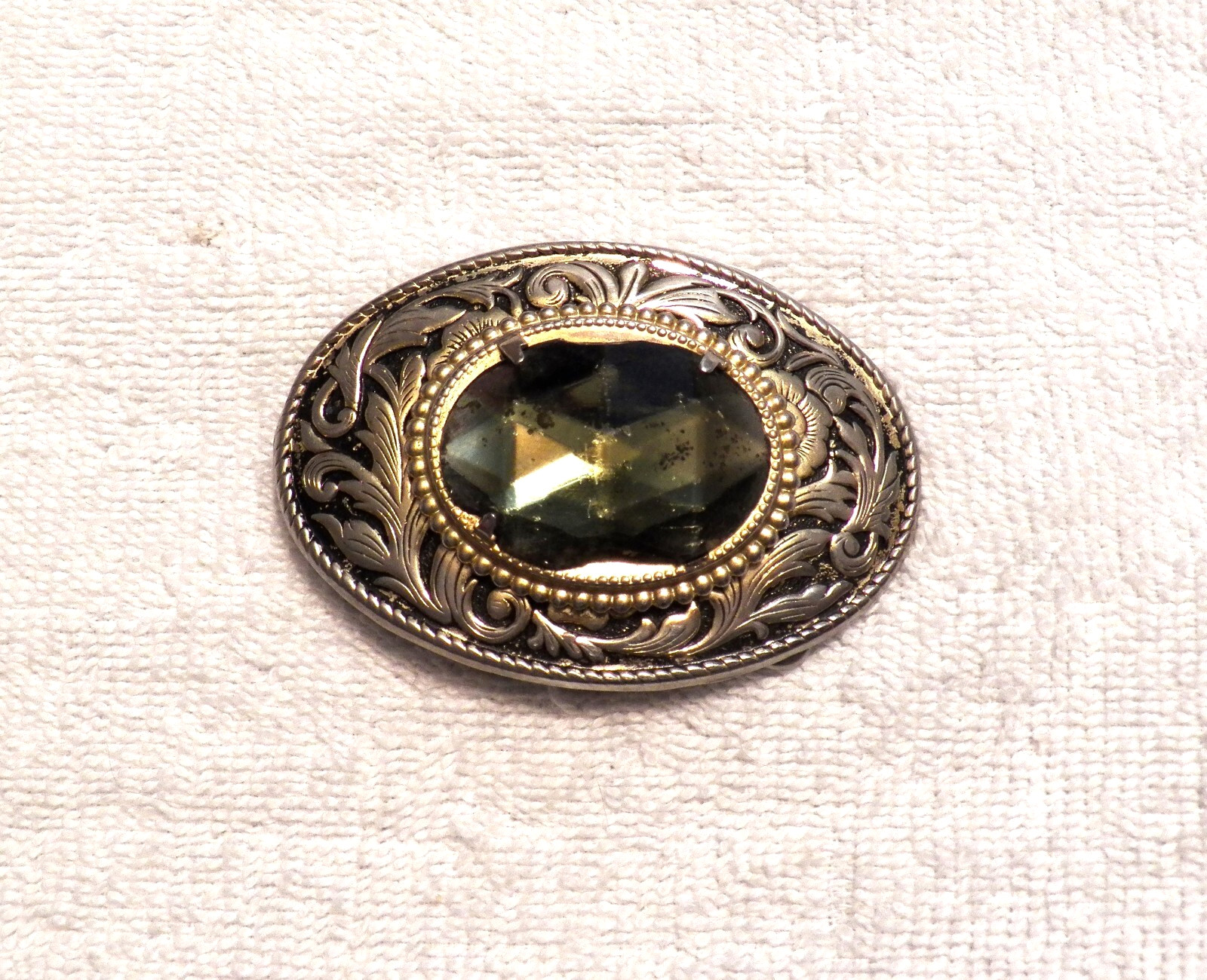 VINTAGE BELT BUCKLE UNIQUE OVAL DECORATIVE DESIGN COSTUME STONE GOLD TONE BB16