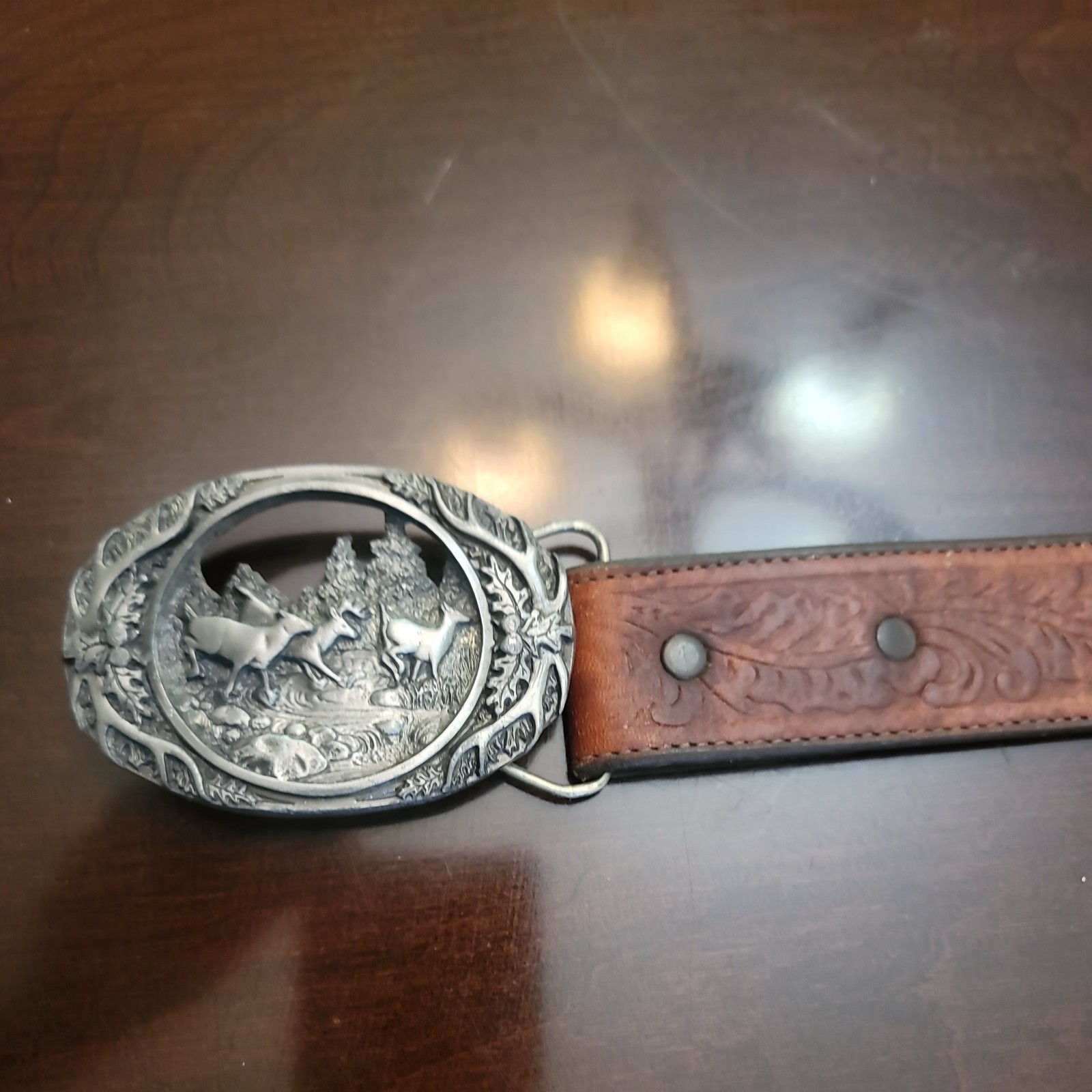 MEN&rsquo;S HEAVY PEWTER 1990 C + J INC DEER SCENE AND ANTLER BELT BUCKLE MADE IN USA