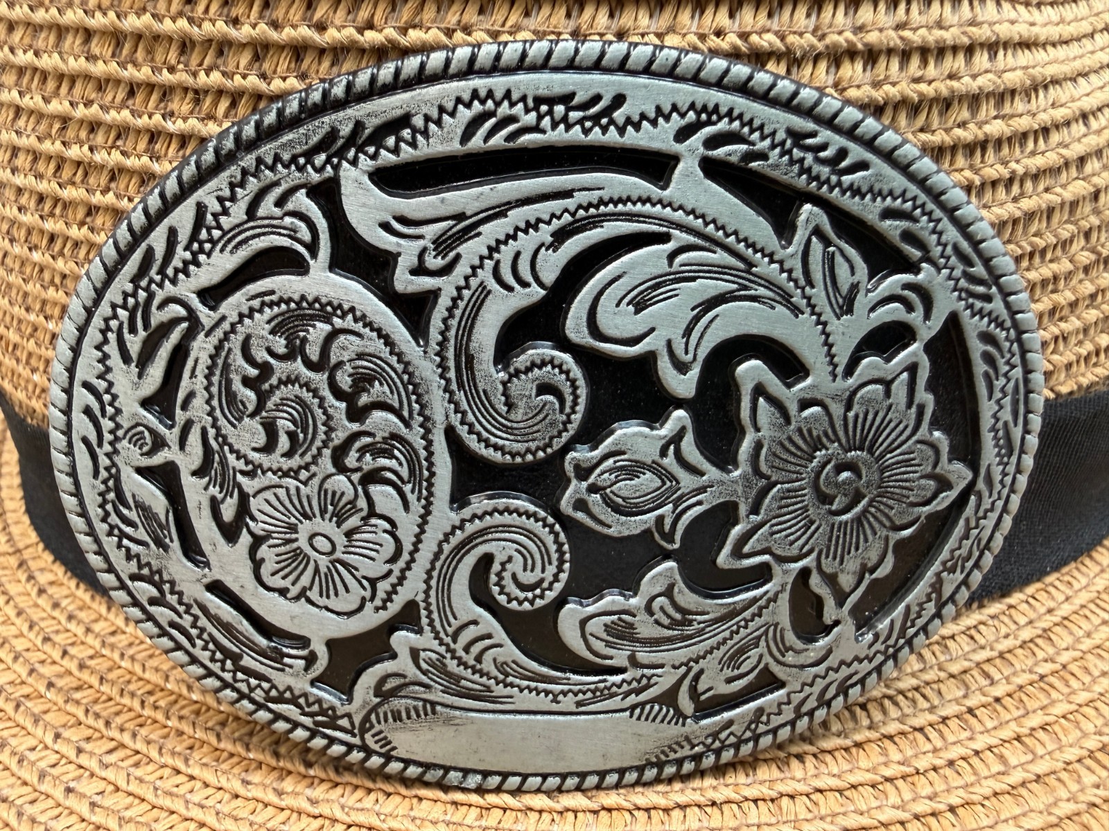Classic Antiqued Silver Oval Floral & Vine Western Cowboy Belt Buckle